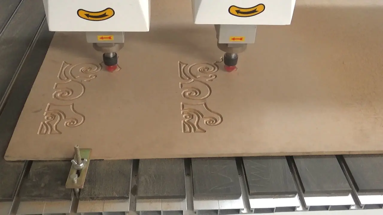 1313 Two Heads CNC Router Engrave MDF at the same time